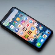 Apple pensa ad un iPhone pieghevole: c’è il brevetto!
