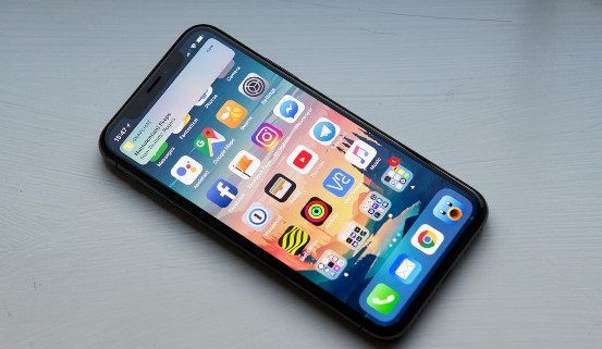 Apple pensa ad un iPhone pieghevole: c’è il brevetto!