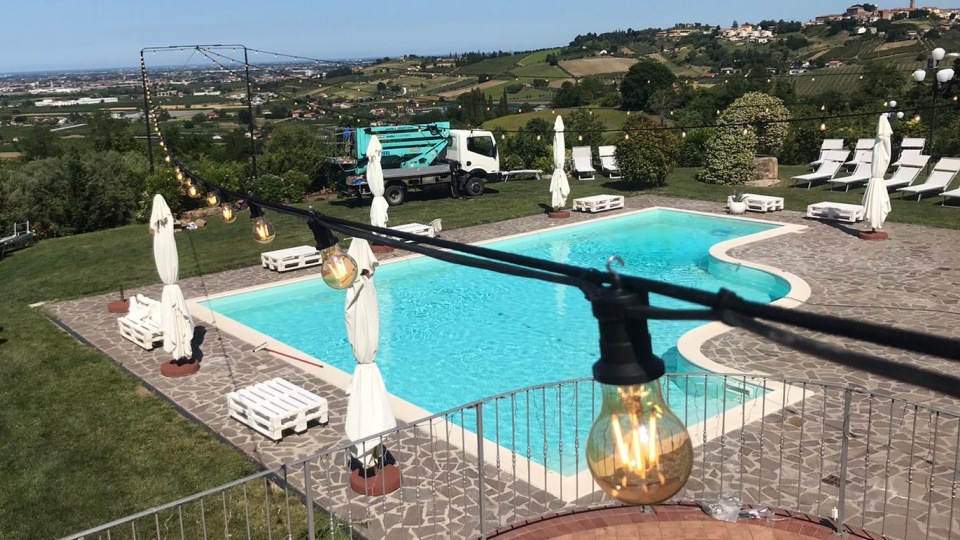 Scopri come ottenere l'atmosfera perfetta con le catenarie di lampadine